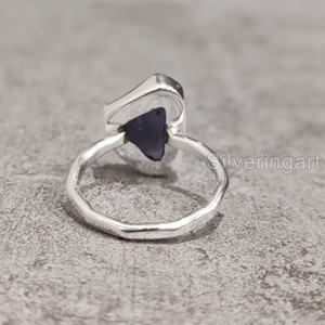 Bague pour femme en argent sterling 925 martelé, avec pierre brute naturelle ajustable en Tanzanite, pierre de naissance de décembre - Product Image 5