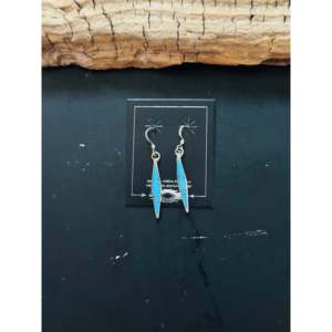 Boucles d'oreilles pendantes géométriques en turquoise de Kingman et argent sterling, faites à la main par des artisans Navajo - Product Image 1