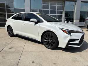 Toyota Corolla XSE 2025 Berline Blanche Phares à LED Transmission Automatique Pneus R18 Moteur Essence 5 Places - Product Image 1