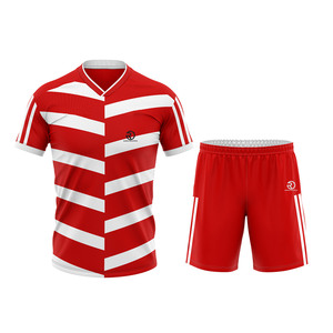 Nouveau design best-seller Vêtements de sport personnalisés Ensembles de football rouge et blanc Uniforme de football à sublimation en polyester au design personnalisé - Product Image 4