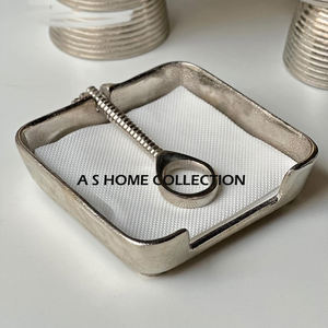 Porte-serviettes en métal nickelé Design personnalisé de luxe Fleur dorée Décoration de table - Product Image 2