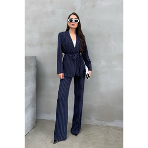 Completo da donna in due pezzi giacca e pantaloni con cintura a righe - Product Image 2