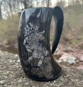 Cuerno vikingo natural hecho a mano, respetuoso con el medio ambiente e ideal para beber con temática medieval, experiencia auténtica garantizada - Product Image 1