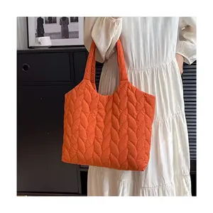 2024 thiết kế mới nhất OEM logo công suất lớn Nylon Quilt lưu trữ Tote Túi mềm Puffy Vai xử lý túi xách