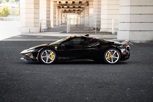 FERRARI SF90 Stradale 2023, Gasolina, Bajo Kilometraje - Product Image 2