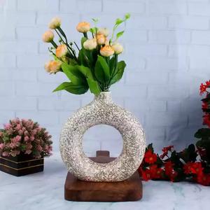 Design abstrait moderne contemporain Vase à fleurs en céramique artisanal indien Décoration de vase de sol élégante pour la maison ou le bureau/hôtel - Product Image 4