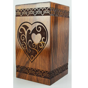Urna de Madera de Palisandro para Cenizas Humanas - Urna Conmemorativa en Forma de Corazón para Adultos, Hecha a Mano - Urna Funeraria Celta para Cremación por AYAANS - Product Image 5