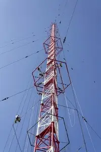 برج إريال من الصلب بقضبان مرن مجلفن يعمل بالغمس الساخن للاتصالات برج إريال من الصلب للاتصالات