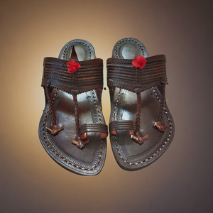 Sandalias de cuero Kolhapuri hechas a mano para hombre, calzado tradicional indio de piel de vaca, zapatillas deslizantes tradicionales Pure Chappals 2025 - Product Image 5