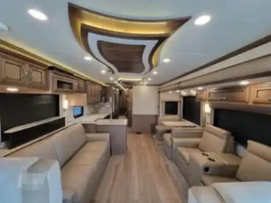 NEATLY USED  2020 N-E-W-M-A-R RV K-O-U-N-T-R-Y STAR 3717  DISPONIBLE À LA VENTE - Product Image 5