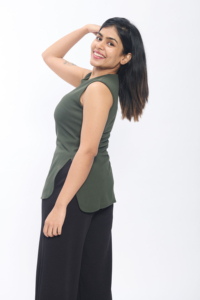 เสื้อถักลำลองสแปนเด็กซ์ผ่าข้างแขนกุดสีเขียวเข้มของผู้หญิงที่สง่างาม - Product Image 2