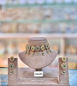 Ensemble de collier antique indien Regal avec boucles d'oreilles assorties Design de mariée lourd pour les femmes assistant à des mariages et à des rassemblements culturels - Product Image 2