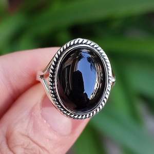 Bague artisanale en argent sterling 925 avec onyx noir, pierre de naissance de juillet, pierre précieuse naturelle noire, pureté métallique 14 carats, pierre taillée - Product Image 5