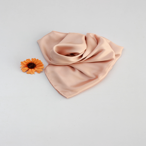 Colección de Elegantes Pañuelos de Seda - Product Image 4