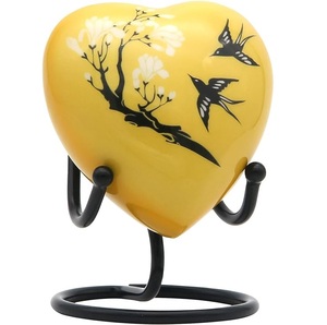 Urna de cremación de recuerdo en forma de corazón única para cenizas humanas hecha a mano en latón y urna de entierro de recuerdo grabada a mano en casa - Product Image 4