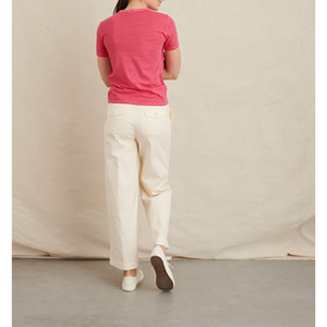 Camiseta de algodón de manga corta de alta calidad para mujer Color rojo personalizado Características al por mayor Logotipo personalizado Ropa informal Diseño en blanco - Product Image 3