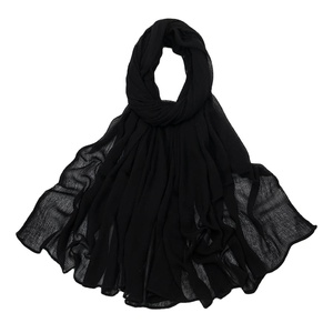 ผ้าพันคอแบบม้วนขอบยาวขายดีที่สุดในตะวันออกกลางสำหรับผู้หญิง มาเลเซีย อินโดนีเซีย ผ้าคลุมศีรษะสีพื้นเรียบง่าย รับสั่งทำโลโก้ - Product Image 1