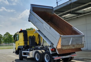 Camión Vol-vo FMX 2015 con Motor Euro 5, Tracción 8x4 y Capacidad de Carga de 30T - Product Image 2