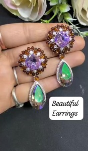 Boucles d'oreilles de qualité supérieure, design magnifique, luxe moderne, pierre scintillante de qualité supérieure, parfaites pour les soirées, légères et confortables - Product Image 2