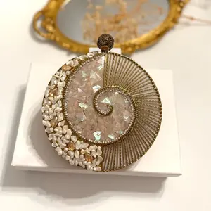 Bolso de mano tipo clutch de nácar con correa de cadena metálica, bolso de mano tipo clutch de cóctel con incrustaciones de perlas artesanales para mujeres y niñas - Product Image 4