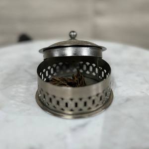 ชุดเตาเผากำยานโลหะวินเทจสุดหรู พร้อมโถไม้ด้านบนและถาดรูปไข่ประดับลวดลาย สำหรับบัคฮูรแบบอาหรับ ตกแต่งบ้านและเป็นของขวัญรอมฎอน - Product Image 4