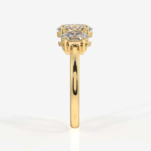 Bague à trois pierres en moissanite taille ovale, or 18 carats - Bagues élégantes en moissanite - Product Image 4