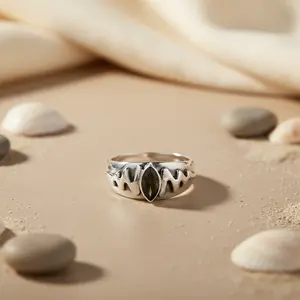 Bague en argent sterling avec pierre noire ovale géométrique faite à la main pour femmes - Plaqué rhodium - Product Image 2