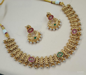 ENSEMBLE DE BIJOUX INDIENS TRADITIONNELS ET À LA MODE EN CUIVRE ENSEMBLE DE BIJOUX DE MARIAGE POUR FEMMES BOUCLES D'OREILLES ET COLLIER - Product Image 1