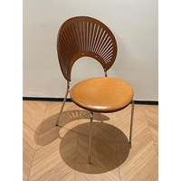 Chaises de salle à manger modernes ergonomiques en cuir PU durable avec pieds en métal chromé, design tendance de luxe léger de petite taille pour la salle à manger à domicile