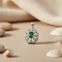 Collier classique en alliage plaqué or 18 carats pour femme avec pendentif fleur et pierre taille émeraude, idéal pour un mariage