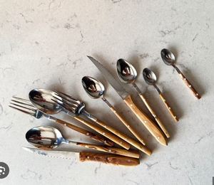 Juego de Cubiertos de Acero Inoxidable Estilo Real Plateado Ornamentado para Fiestas, Diseño Antiguo Elegante, Apto para Lavavajillas, Ligero - Product Image 5