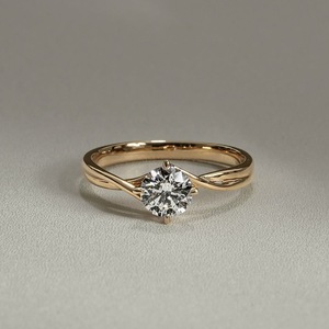 แหวนเพชรทรงกลมเจียระไนแบบบริลเลียนท์ ทองคำขาว 18K สำหรับผู้หญิง ได้รับการรับรองจาก IGI ระดับความสะอาด F VVS2 สไตล์คลาสสิก เหมาะเป็นของขวัญสำหรับการหมั้นหมาย - Product Image 1