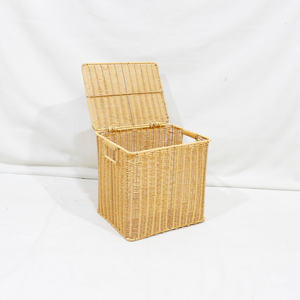 Panier à linge carré en plastique tissé Artex Dong Thap pour cuisine et salle de bain avec couvercle à charnières - Product Image 1