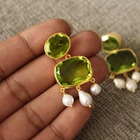 Nouvelles boucles d'oreilles clous tendance pour femme, en perles d'eau douce naturelles, quartz vert olive, laiton plaqué or, motif fleur, bijoux de mariée