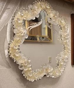 Miroir en verre de Murano original, cadre floral vintage du milieu du siècle, miroir de sol ou mural - Product Image 2