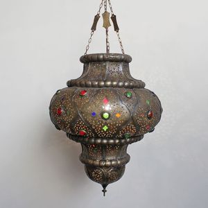 โคมไฟเหล็กกลางแจ้งทนต่อสภาพอากาศที่มีด้ามจับที่แข็งแรงและการออกแบบแบบดั้งเดิมสำหรับระเบียงด้านหน้าหรือลานแสง - Product Image 3