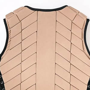 Chaleco de equitación de calidad duradera con costuras resistentes y material suave al tacto, que ofrece una comodidad equilibrada. - Product Image 6