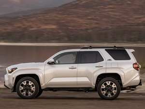 Véhicules d'occasion importés Toyota 4Runner 2025 TRD Sport, voitures à essence en bon état, prêtes à être expédiées - Product Image 3