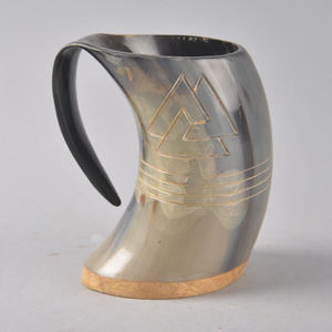 Chope à boire artisanale en véritable corne de bœuf avec poignée intégrée, motif unique noir et brun, style viking, pour bière - Product Image 4