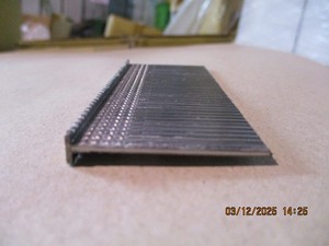 Clavos Brad APLUS FN38-10000, Vástago de 2.2 mm, Punta de Cincel, Acero Galvanizado, 38 mm de Longitud, 40 Piezas/Tira, 10000 Piezas/Caja - Product Image 2