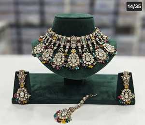 Bijoux les plus à la mode pour la fonction de mariage indien pierre CZ cloutée avec perle travail collier ras du cou ensemble boucles d'oreilles & Mangtika ensemble - Product Image 2