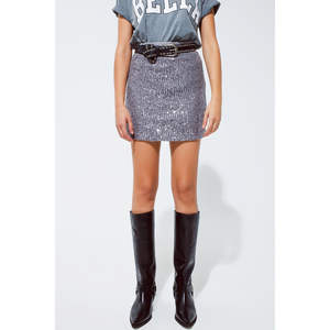 กระโปรงมินิทรงเข้ารูปประดับเลื่อมสีเงินพร้อมดีเทลช่วงเอวแบบธรรมชาติ - Product Image 2