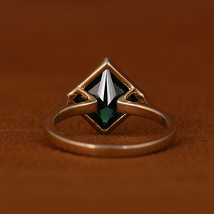 Bague de mariage de luxe en or massif 18KT, diamant vert de taille princesse cultivé en laboratoire, lunette de fiançailles solitaire classique certifiée IGI - Product Image 3