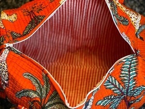 Sac de voyage pour femme en coton orange fait main en Inde, matelassé, luxueux, grande capacité, fermeture éclair durable - Product Image 2