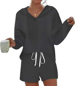 Conjunto de mujer, ropa de mujer personalizada, conjunto corto de 2 piezas, conjunto de Sudadera corta y pantalones cortos de chándal, conjunto de chándal para mujer - Product Image 1