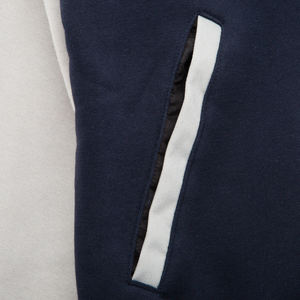 Chaqueta Universitaria Personalizada de Punto Holgada y Extra Grande de Algodón Sostenible, Chaquetas Varsity para Hombre con Parches Personalizados - Product Image 4