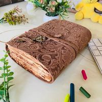 Diario de Cuero Estilo Vintage NEW ERA con Costuras Decorativas, Papel de Algodón Marrón Rústico, Tapa Dura, Bordes Deshilachados, Ideal para Regalo