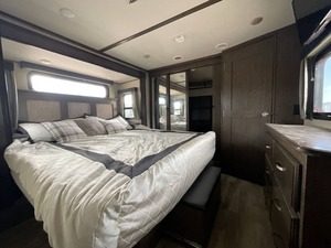 VENDEDOR VERIFICADO DE PRODUCTOS USADOS Remolque Usado Grand Design Solitude 375RES 2020, Listo para la Venta - Product Image 2