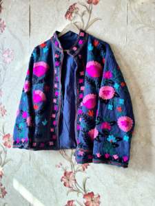 Chaqueta corta de invierno de estilo bohemio de otoño para mujer, Algodón hecho a mano, bordado Suzani, acolchado, tejido procesado de alta calidad - Product Image 4