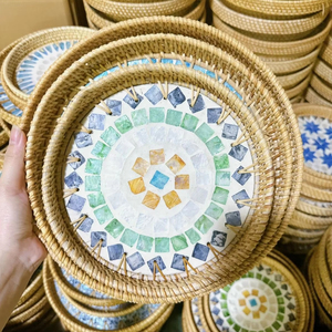 ถาดเสิร์ฟหวายสานมือสุดหรู ประดับด้วยเปลือกหอยมุก - Product Image 1